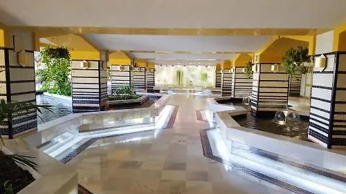 Sea View Apartment In Benalmadena, Shared Pool ספרד